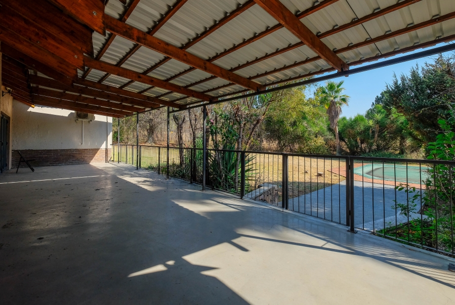 5 Bedroom Property for Sale in Lammermoor Gauteng