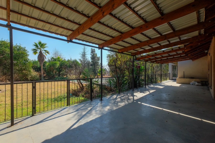 5 Bedroom Property for Sale in Lammermoor Gauteng