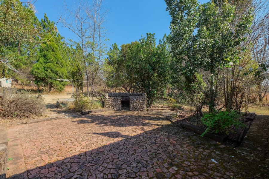 5 Bedroom Property for Sale in Lammermoor Gauteng