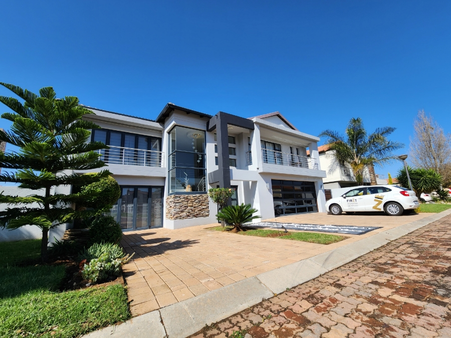 To Let 4 Bedroom Property for Rent in Blue Hills Gauteng