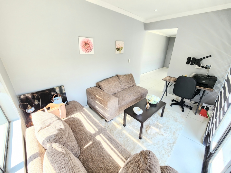 To Let 4 Bedroom Property for Rent in Blue Hills Gauteng