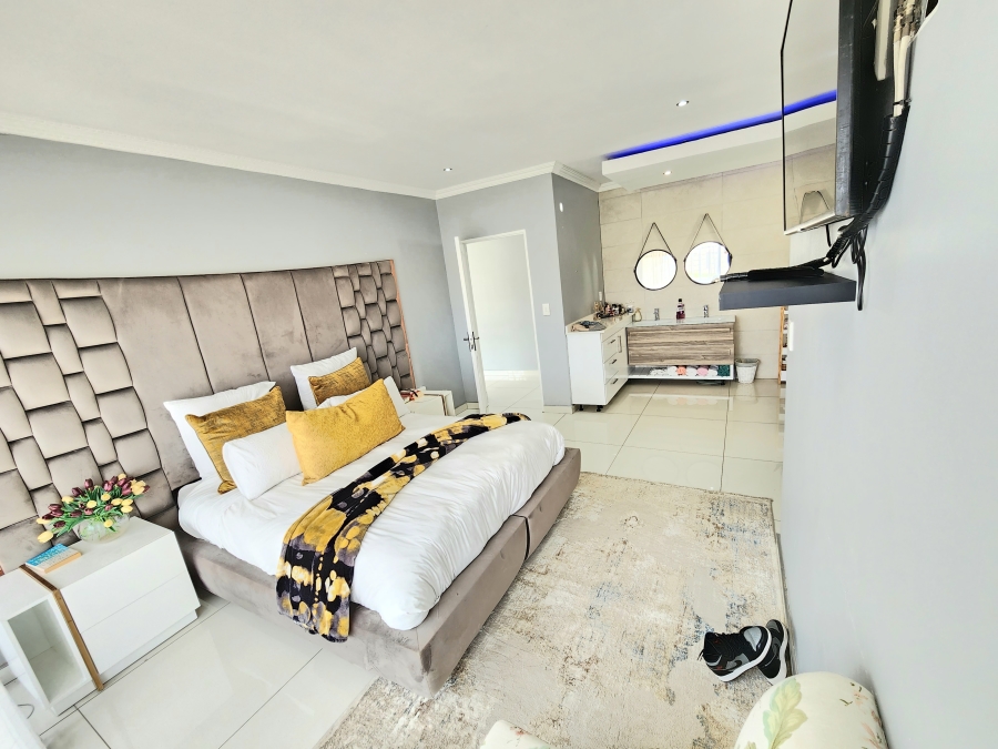 To Let 4 Bedroom Property for Rent in Blue Hills Gauteng