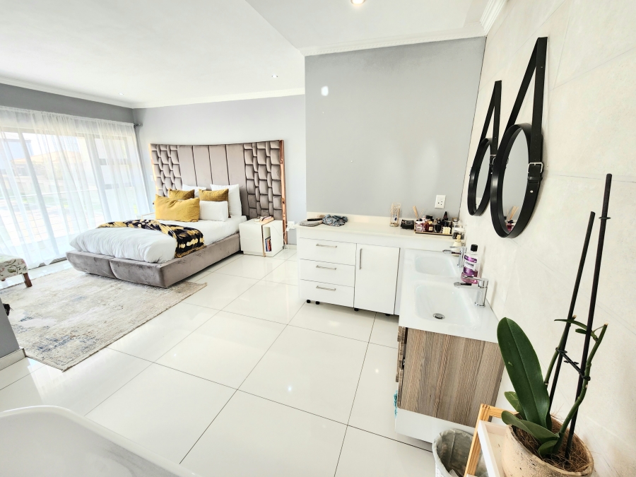 To Let 4 Bedroom Property for Rent in Blue Hills Gauteng