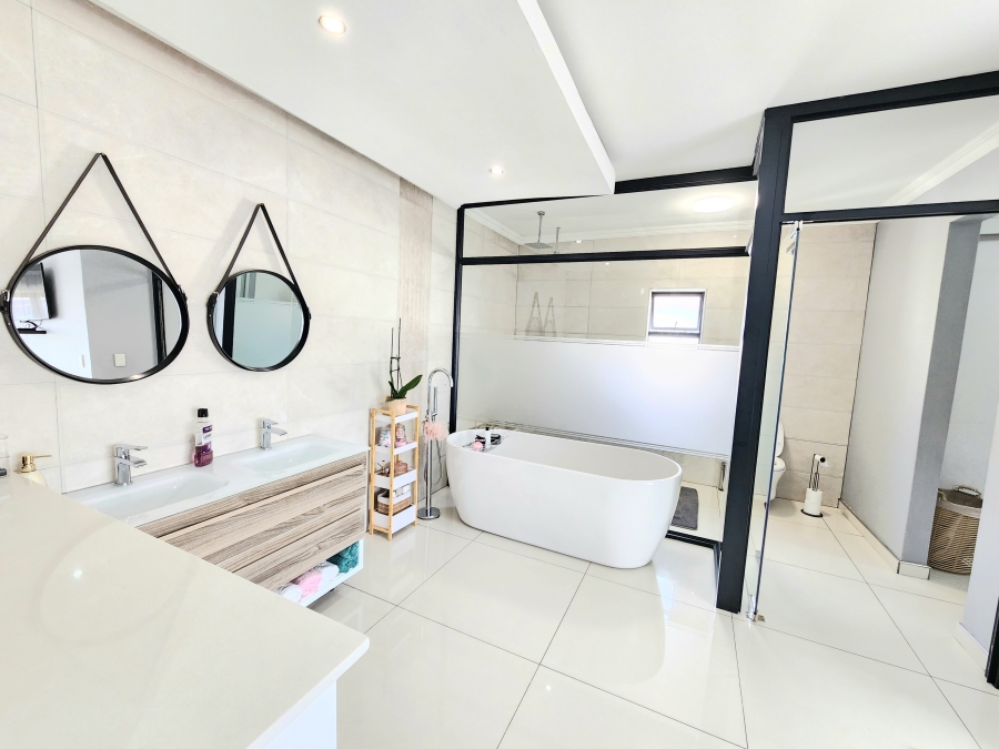 To Let 4 Bedroom Property for Rent in Blue Hills Gauteng
