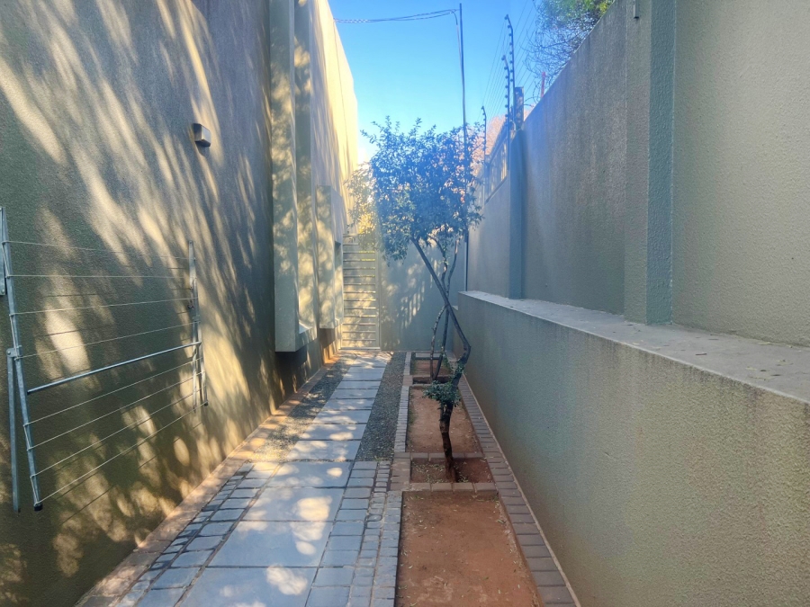 To Let 3 Bedroom Property for Rent in Oaklands Gauteng