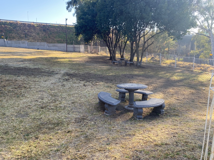 To Let 1 Bedroom Property for Rent in Petervale Gauteng