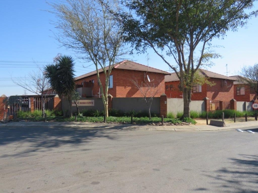 2 Bedroom Property for Sale in Albertsdal Gauteng