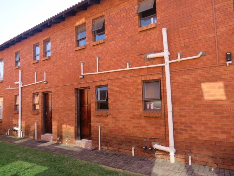 2 Bedroom Property for Sale in Albertsdal Gauteng