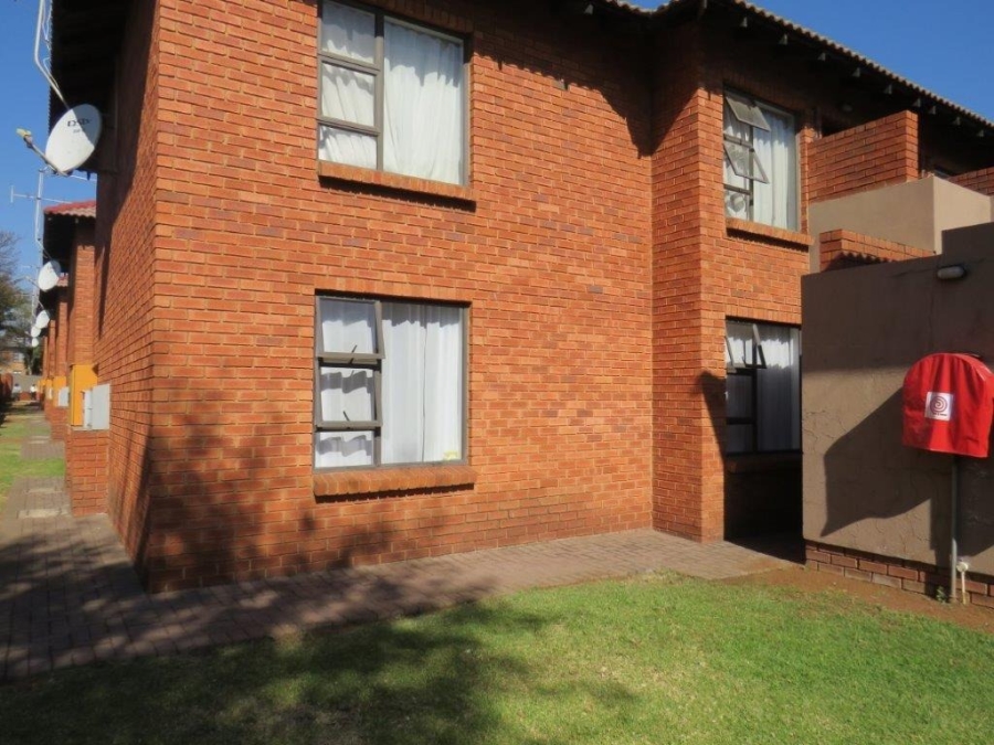 2 Bedroom Property for Sale in Albertsdal Gauteng