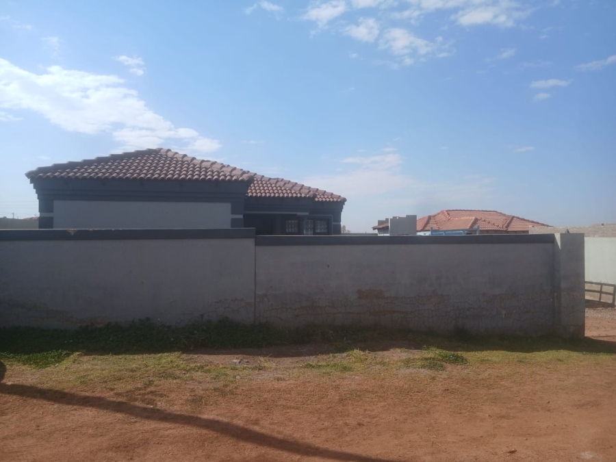 1 Bedroom Property for Sale in Mohlakeng Gauteng