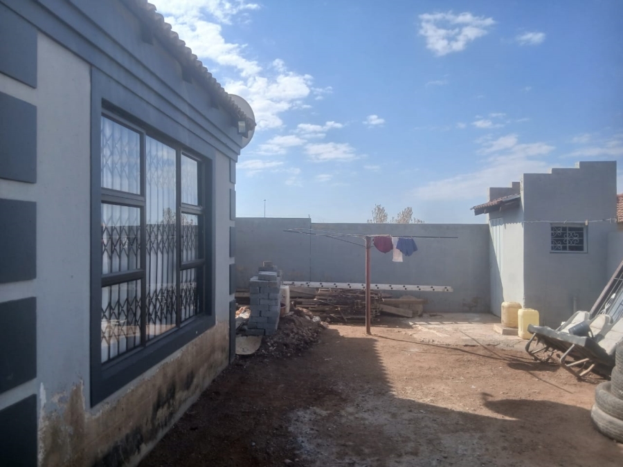 1 Bedroom Property for Sale in Mohlakeng Gauteng