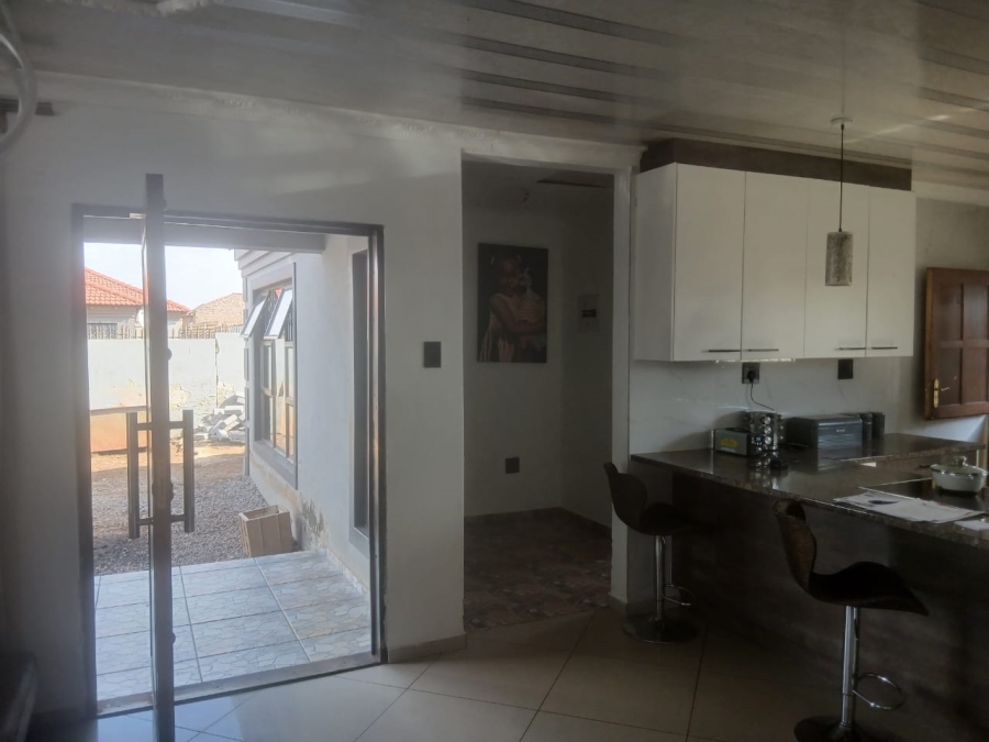 1 Bedroom Property for Sale in Mohlakeng Gauteng