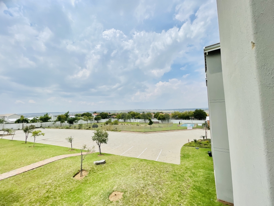 2 Bedroom Property for Sale in Blue Hills Gauteng