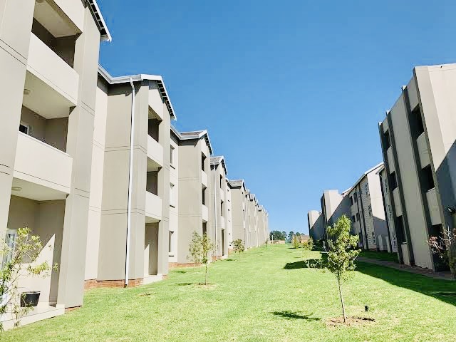 2 Bedroom Property for Sale in Blue Hills Gauteng