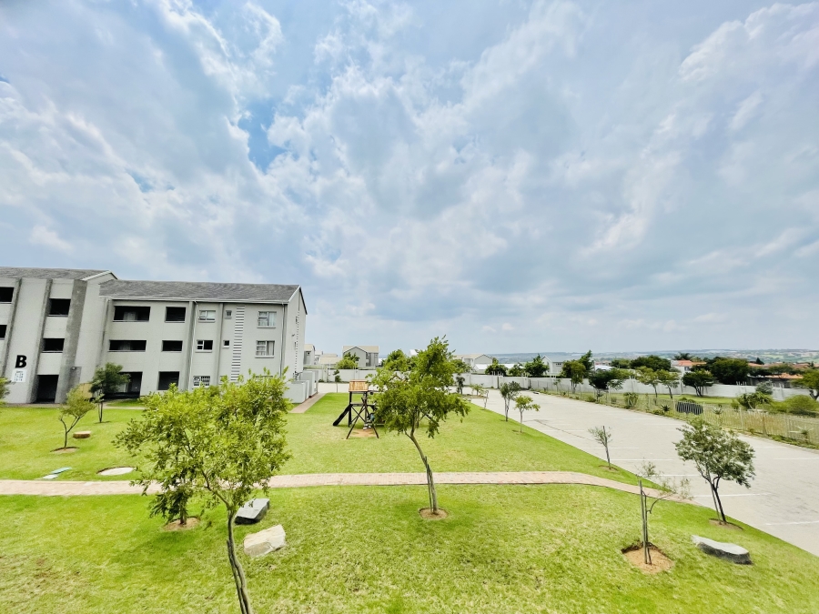 2 Bedroom Property for Sale in Blue Hills Gauteng