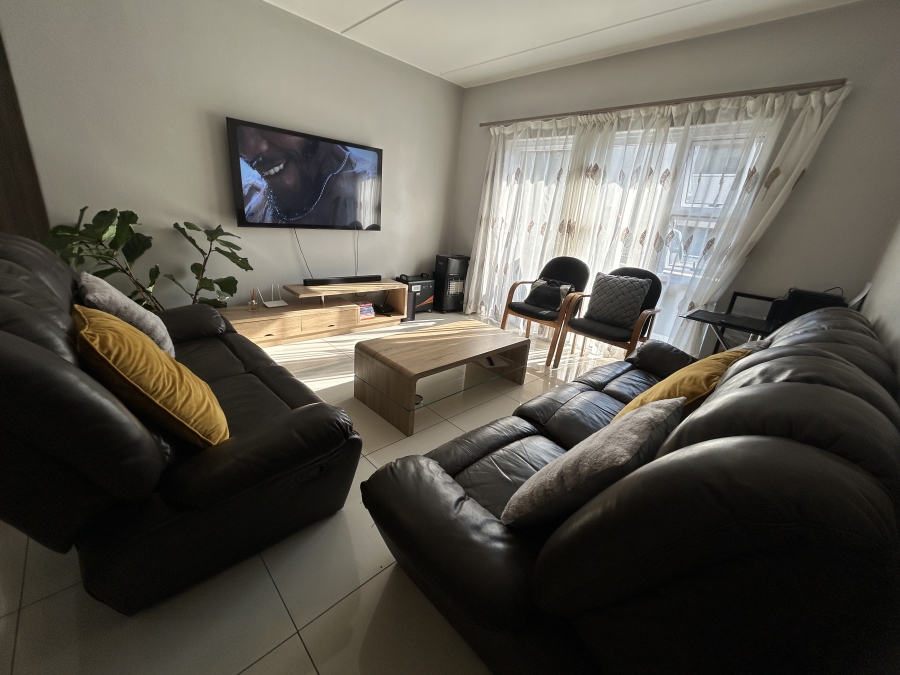 2 Bedroom Property for Sale in Blue Hills Gauteng