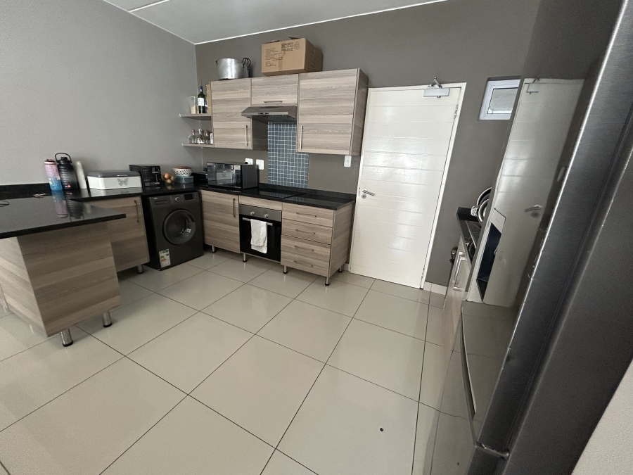 2 Bedroom Property for Sale in Blue Hills Gauteng
