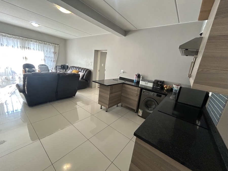 2 Bedroom Property for Sale in Blue Hills Gauteng