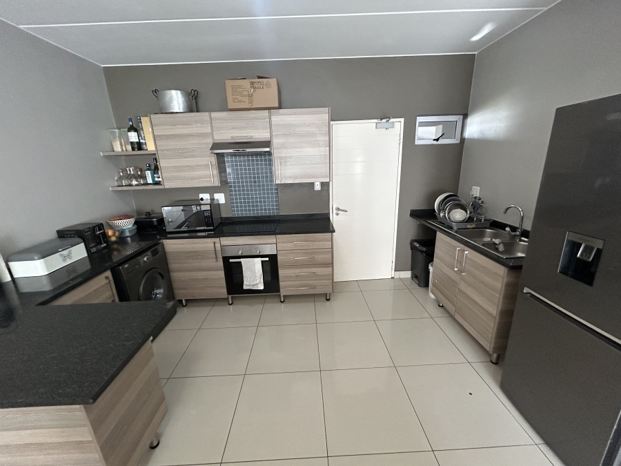 2 Bedroom Property for Sale in Blue Hills Gauteng