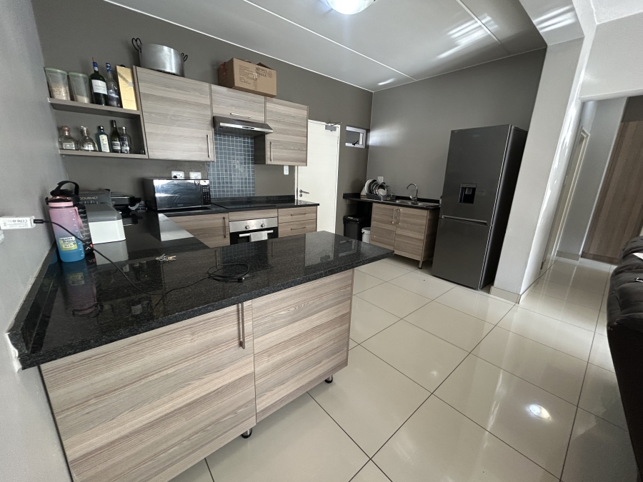 2 Bedroom Property for Sale in Blue Hills Gauteng