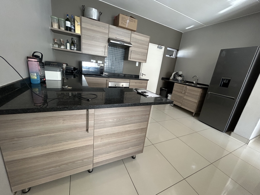 2 Bedroom Property for Sale in Blue Hills Gauteng