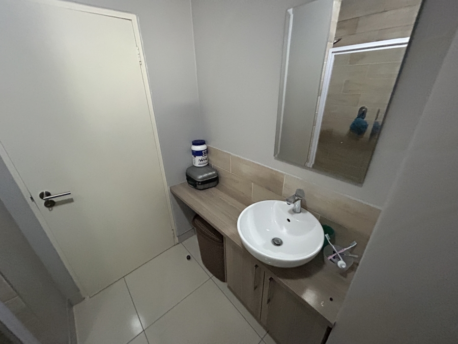 2 Bedroom Property for Sale in Blue Hills Gauteng