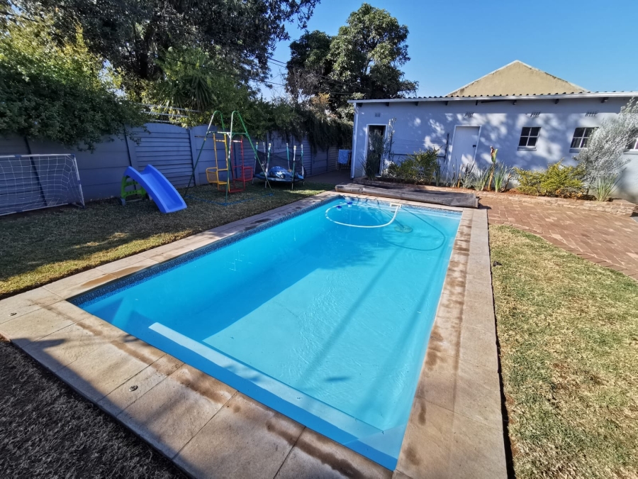 4 Bedroom Property for Sale in Brackenhurst Gauteng