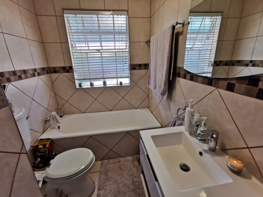 4 Bedroom Property for Sale in Brackenhurst Gauteng