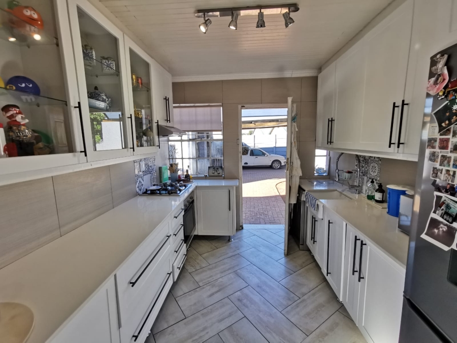 4 Bedroom Property for Sale in Brackenhurst Gauteng