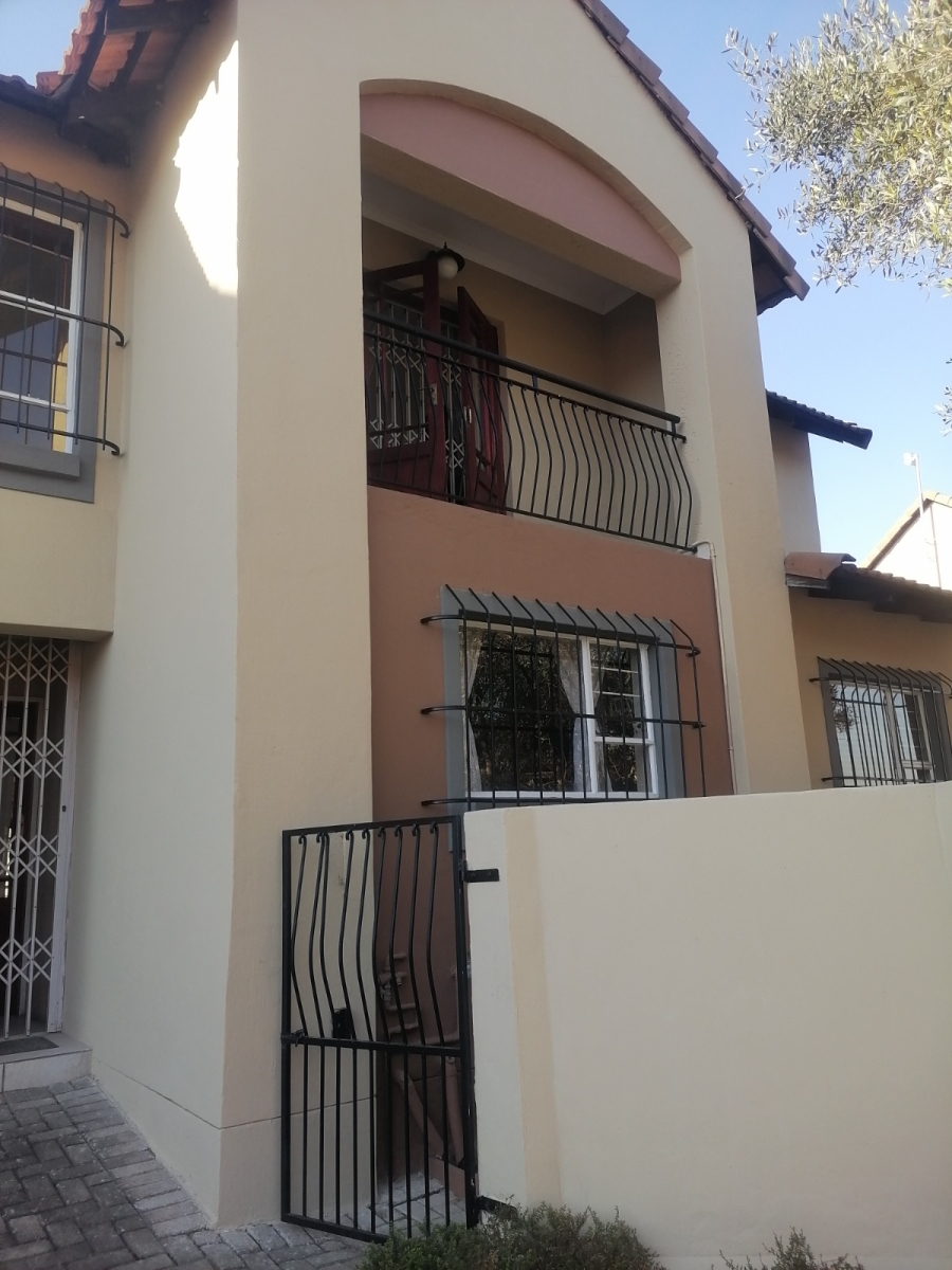 5 Bedroom Property for Sale in Glen Marais Gauteng