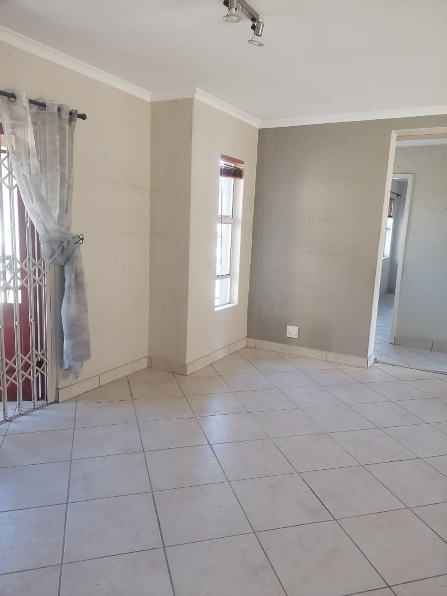 5 Bedroom Property for Sale in Glen Marais Gauteng