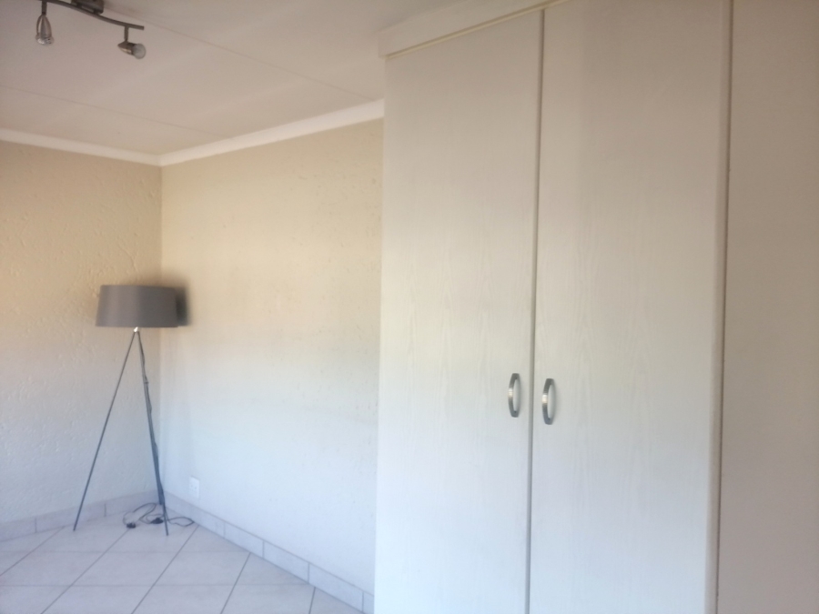 5 Bedroom Property for Sale in Glen Marais Gauteng