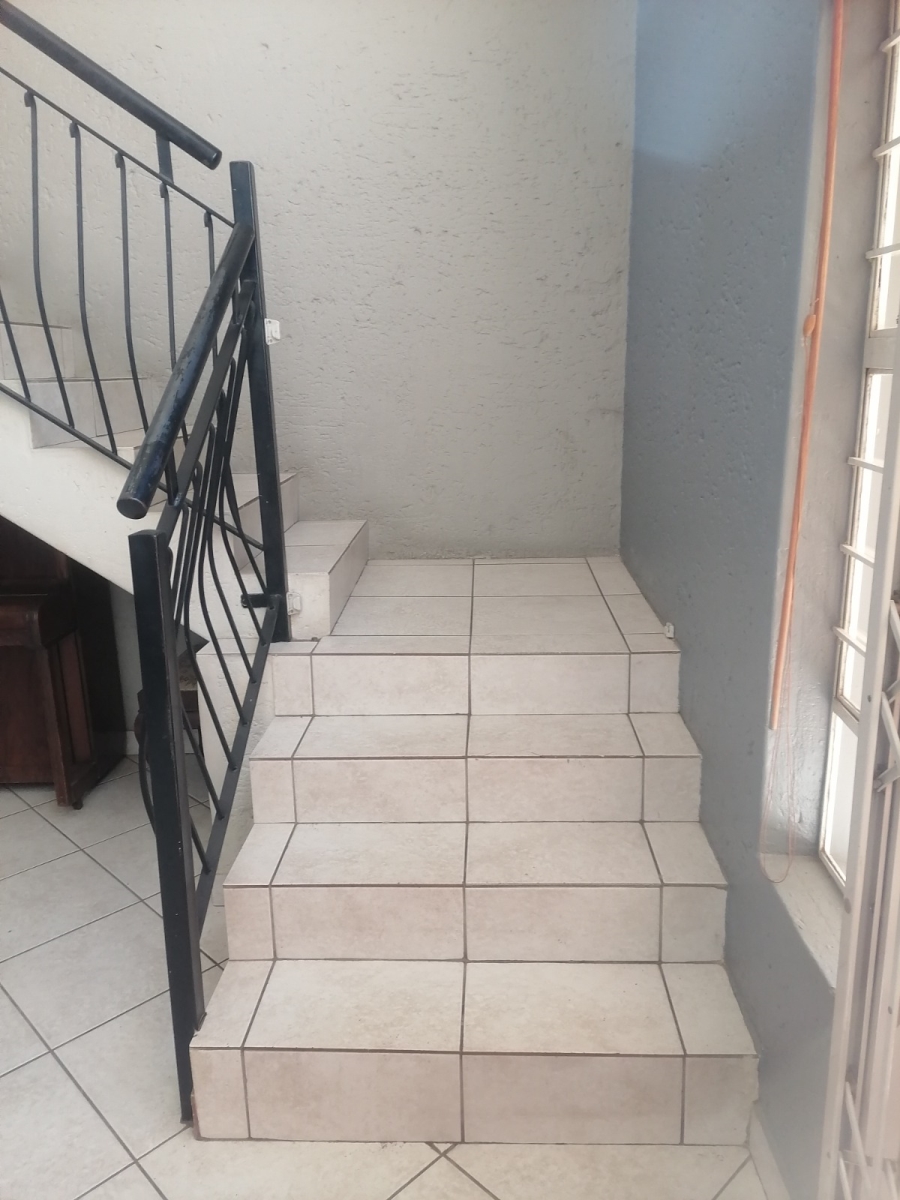 5 Bedroom Property for Sale in Glen Marais Gauteng