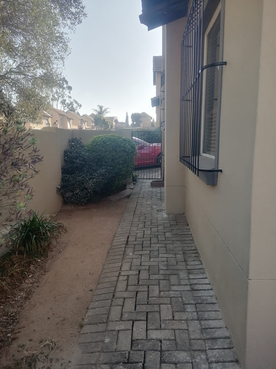 5 Bedroom Property for Sale in Glen Marais Gauteng