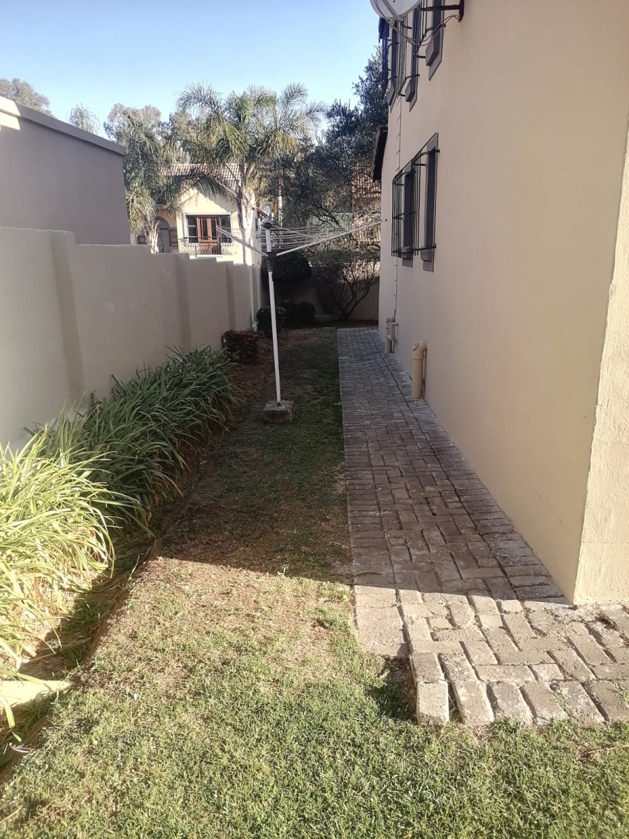 5 Bedroom Property for Sale in Glen Marais Gauteng