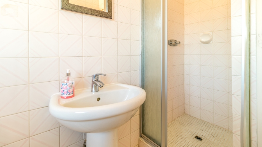 2 Bedroom Property for Sale in Buccleuch Gauteng