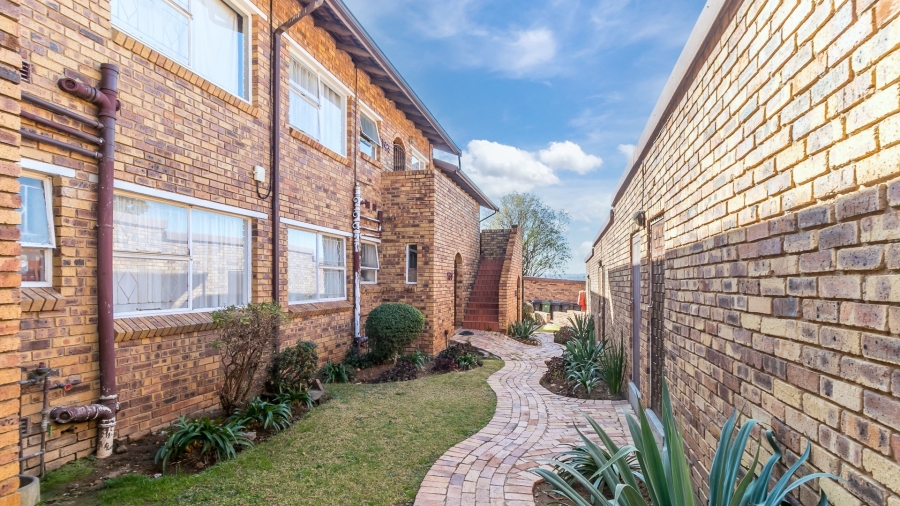 2 Bedroom Property for Sale in Buccleuch Gauteng
