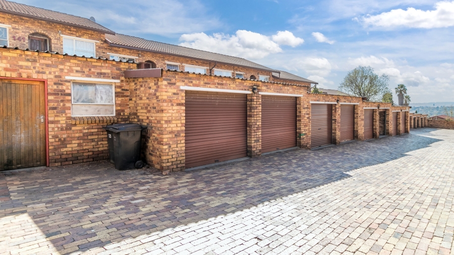 2 Bedroom Property for Sale in Buccleuch Gauteng