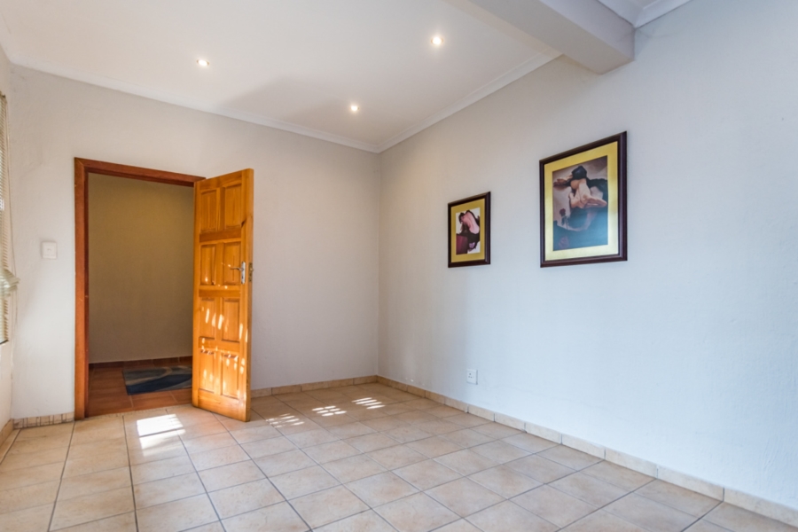 10 Bedroom Property for Sale in Knoppieslaagte Gauteng