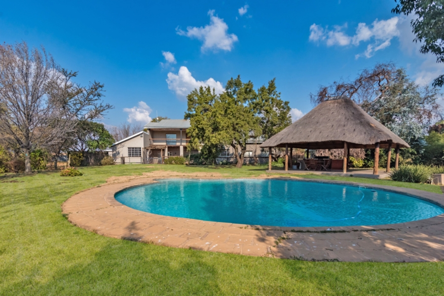 10 Bedroom Property for Sale in Knoppieslaagte Gauteng