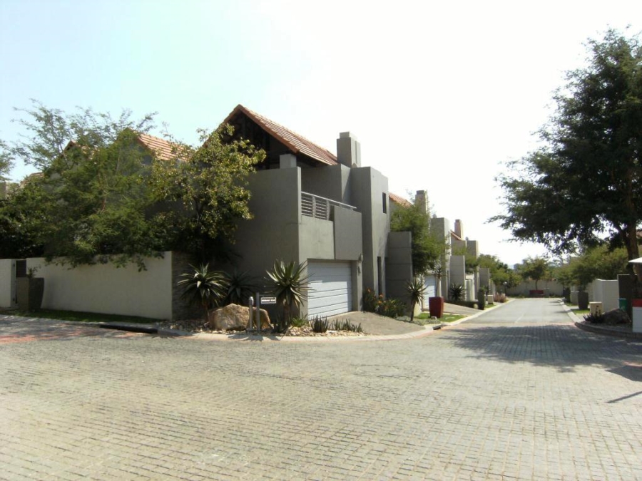 To Let 3 Bedroom Property for Rent in Fourways Gauteng