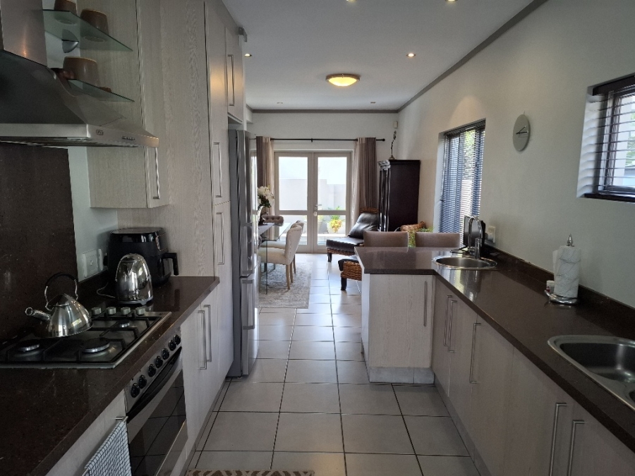 To Let 3 Bedroom Property for Rent in Fourways Gauteng