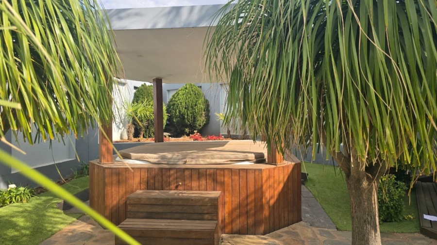 4 Bedroom Property for Sale in Eldoraigne Gauteng