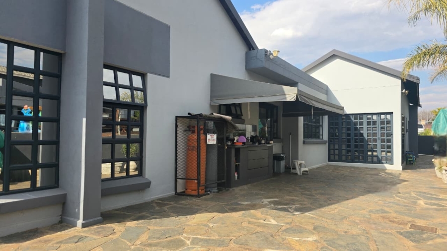 4 Bedroom Property for Sale in Eldoraigne Gauteng