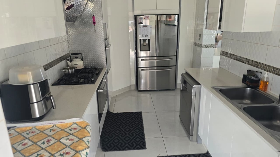 4 Bedroom Property for Sale in Eldoraigne Gauteng