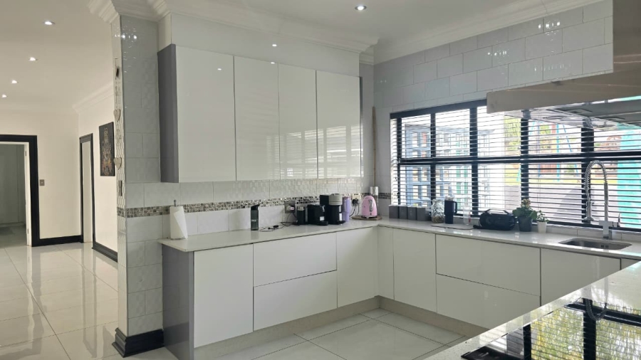 4 Bedroom Property for Sale in Eldoraigne Gauteng