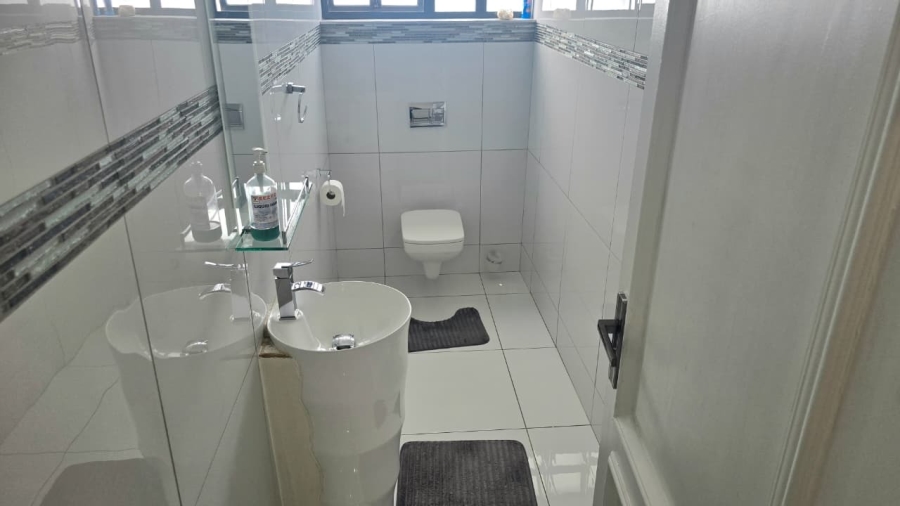 4 Bedroom Property for Sale in Eldoraigne Gauteng