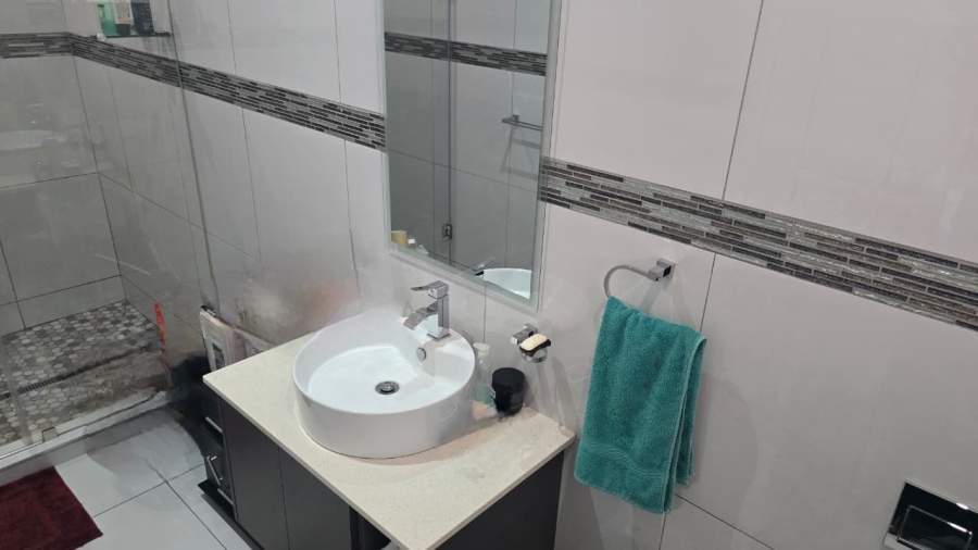 4 Bedroom Property for Sale in Eldoraigne Gauteng