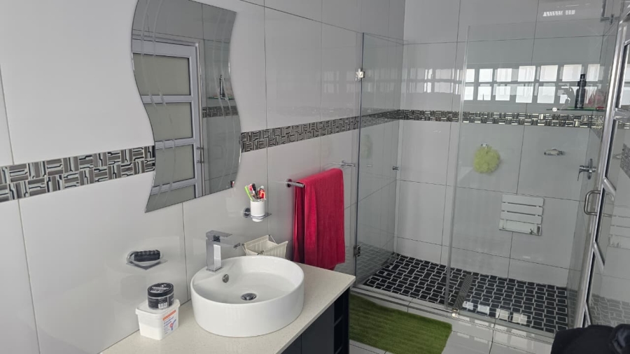 4 Bedroom Property for Sale in Eldoraigne Gauteng