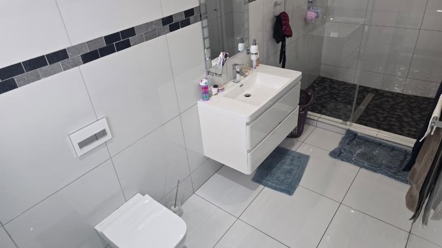 4 Bedroom Property for Sale in Eldoraigne Gauteng